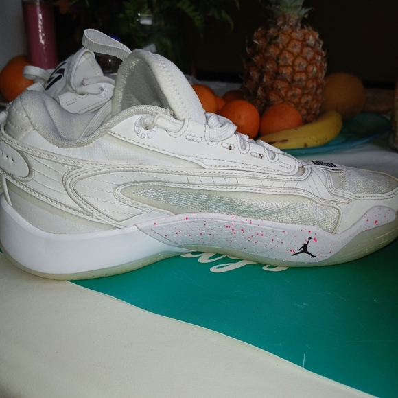 Shoes - Picture 3 of 8